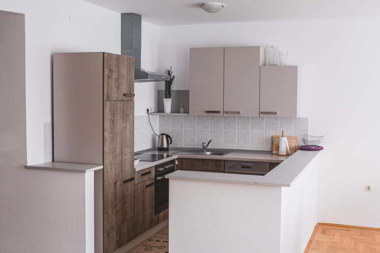 Helles 3 Schlafzimmer Apartment Zwischen Zagreb Zentrum & Natur Exterior foto
